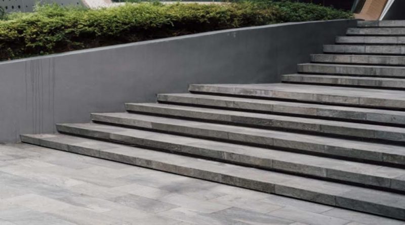 Installing Stepping Stone In Your Garden