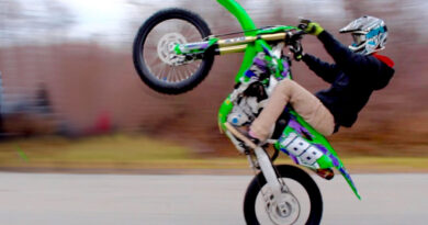 Wheelie a dirt bike