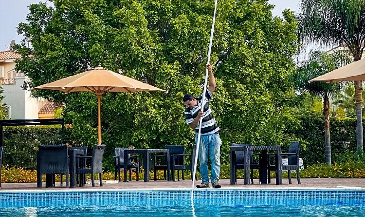 Swimming Pool Cleaning Services
