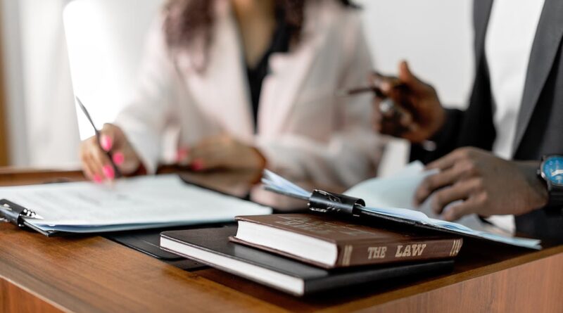5 Characteristics of A Good Corporate Lawyer