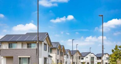 Solar Energy vs Traditional Power Grids