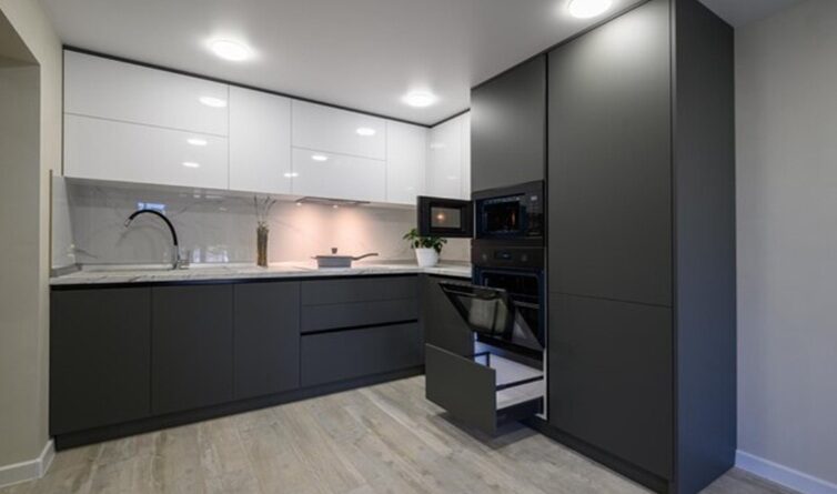 Should You Reface or Replace Your Kitchen Cabinets