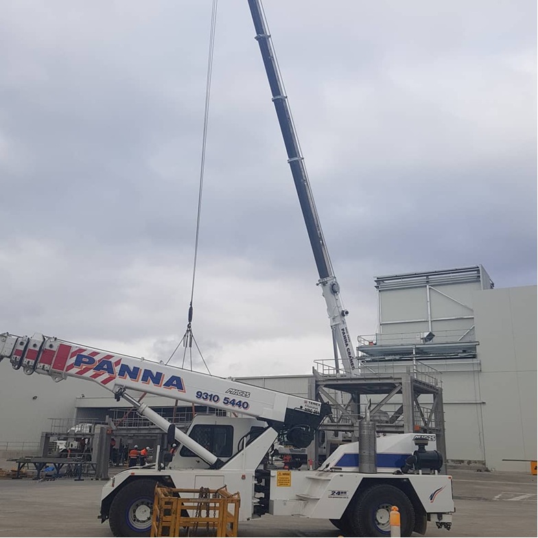 Choosing a Reliable Crane Hire